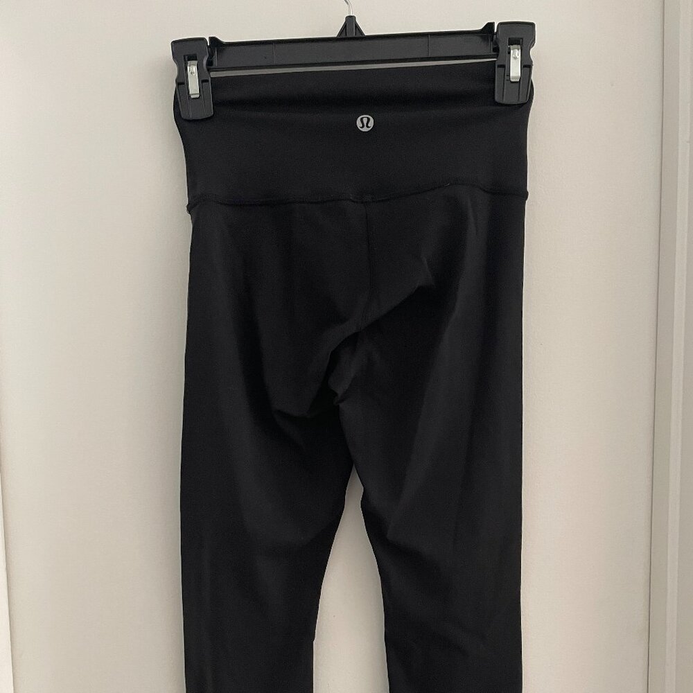 Size 2 Lululemon Crop black Wunder Under Leggings